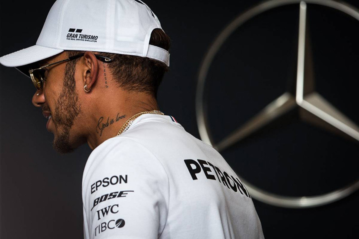 「メルセデスとフェラーリのF1エンジンは同等レベル」とハミルトン