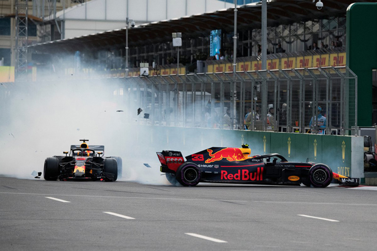 レッドブル：同士討ちでダブルリタイア / F1アゼルバイジャンGP