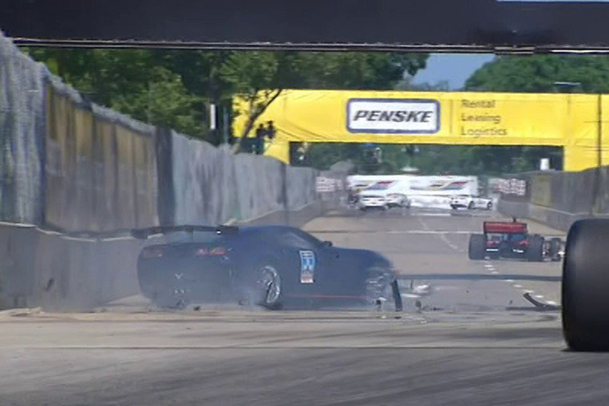 【インディカー】 動画:ペースカーがパレードラップでクラッシュの珍事