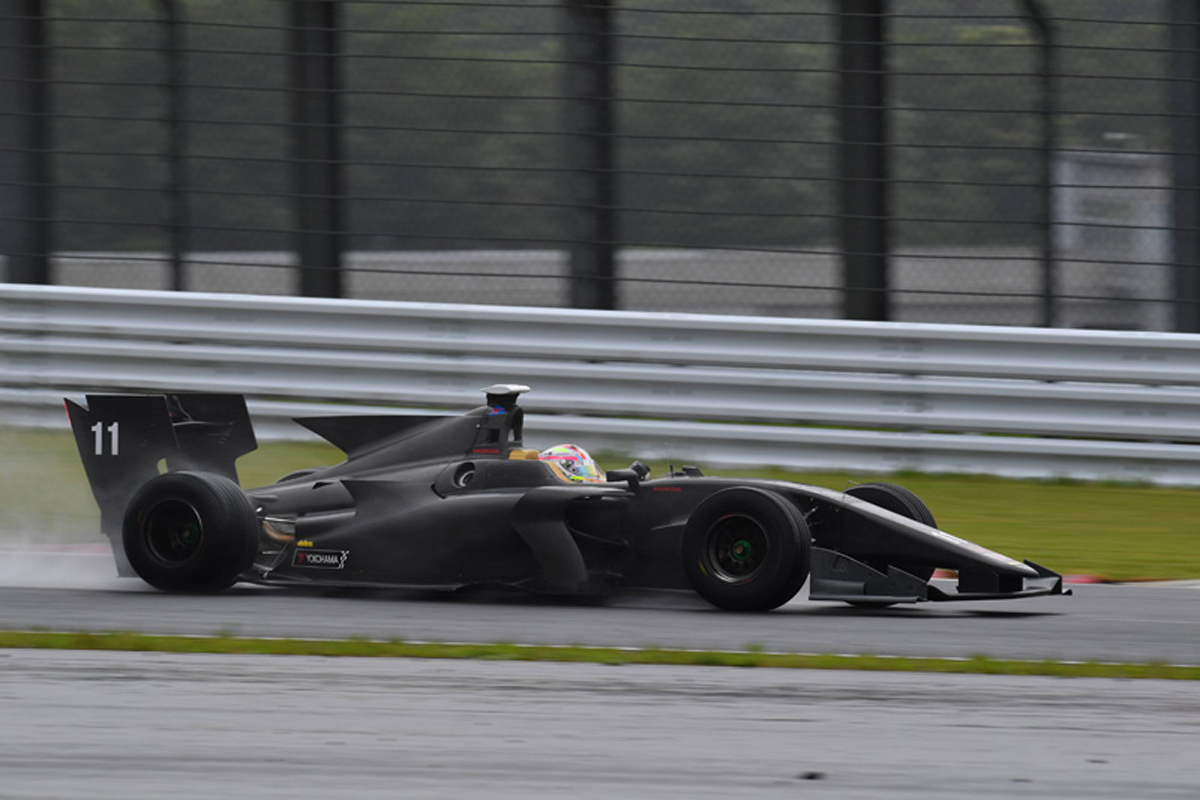 スーパーフォーミュラ：新型車両『SF19』のシェイクダウンを開始