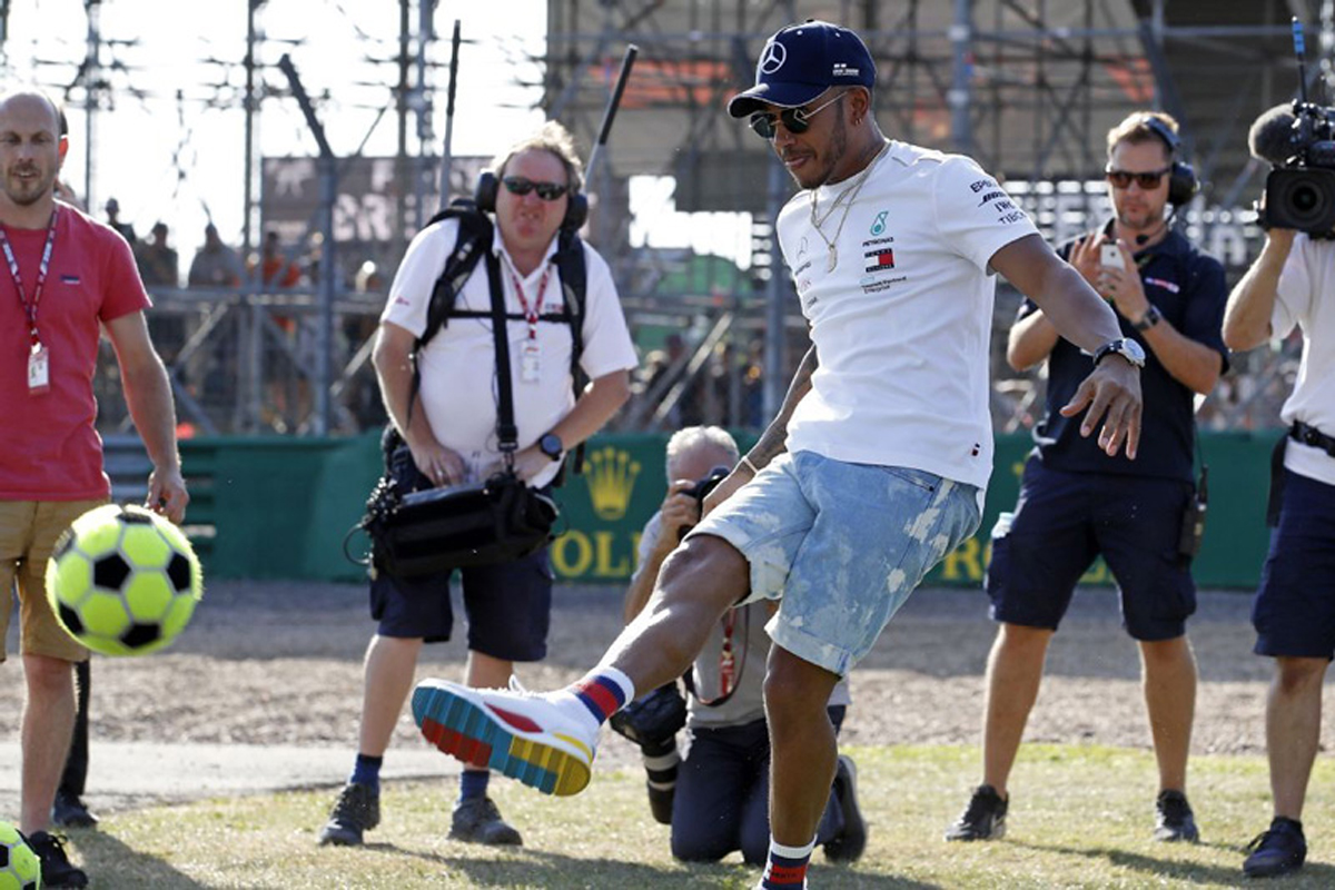 ルイス・ハミルトン、イングランド代表のワールドカップ決勝進出に期待