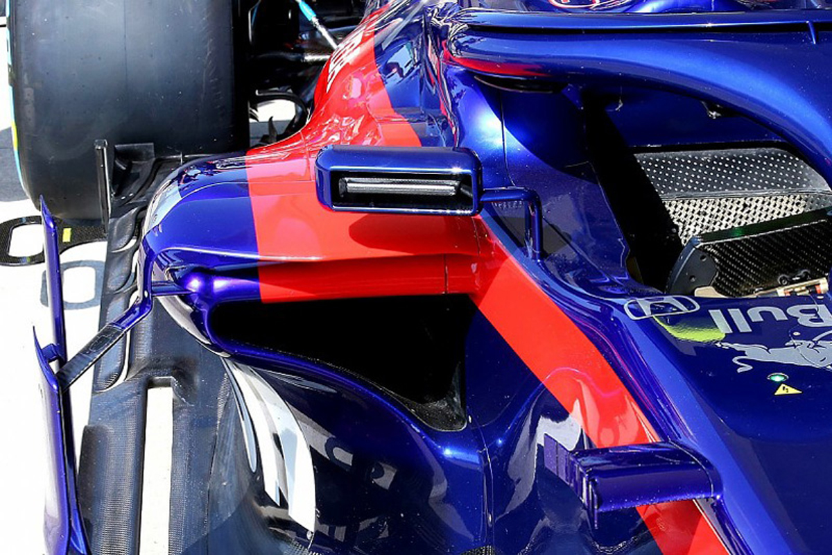 トロロッソ・ホンダ:フェラーリ型の“空洞ミラー”を投入 / F1イギリスGP