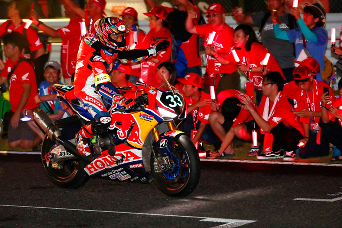 鈴鹿8耐 | レッドブル・ホンダ with 日本郵便が2位表彰台