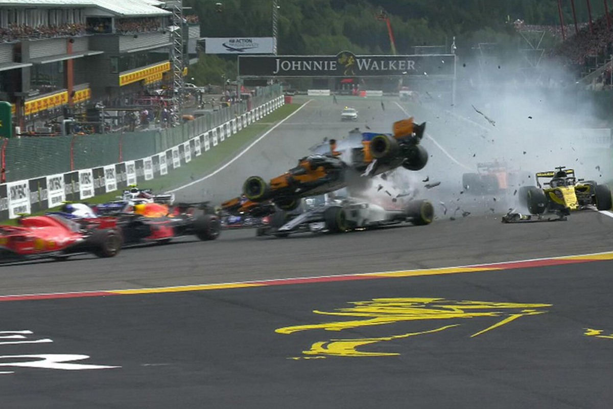 【動画】 F1ベルギーGP | オープニングラップで多重クラッシュ