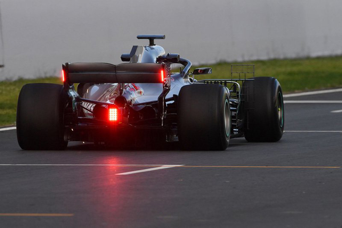 2019年F1マシン | リアウイングのエンドプレートにライトを追加