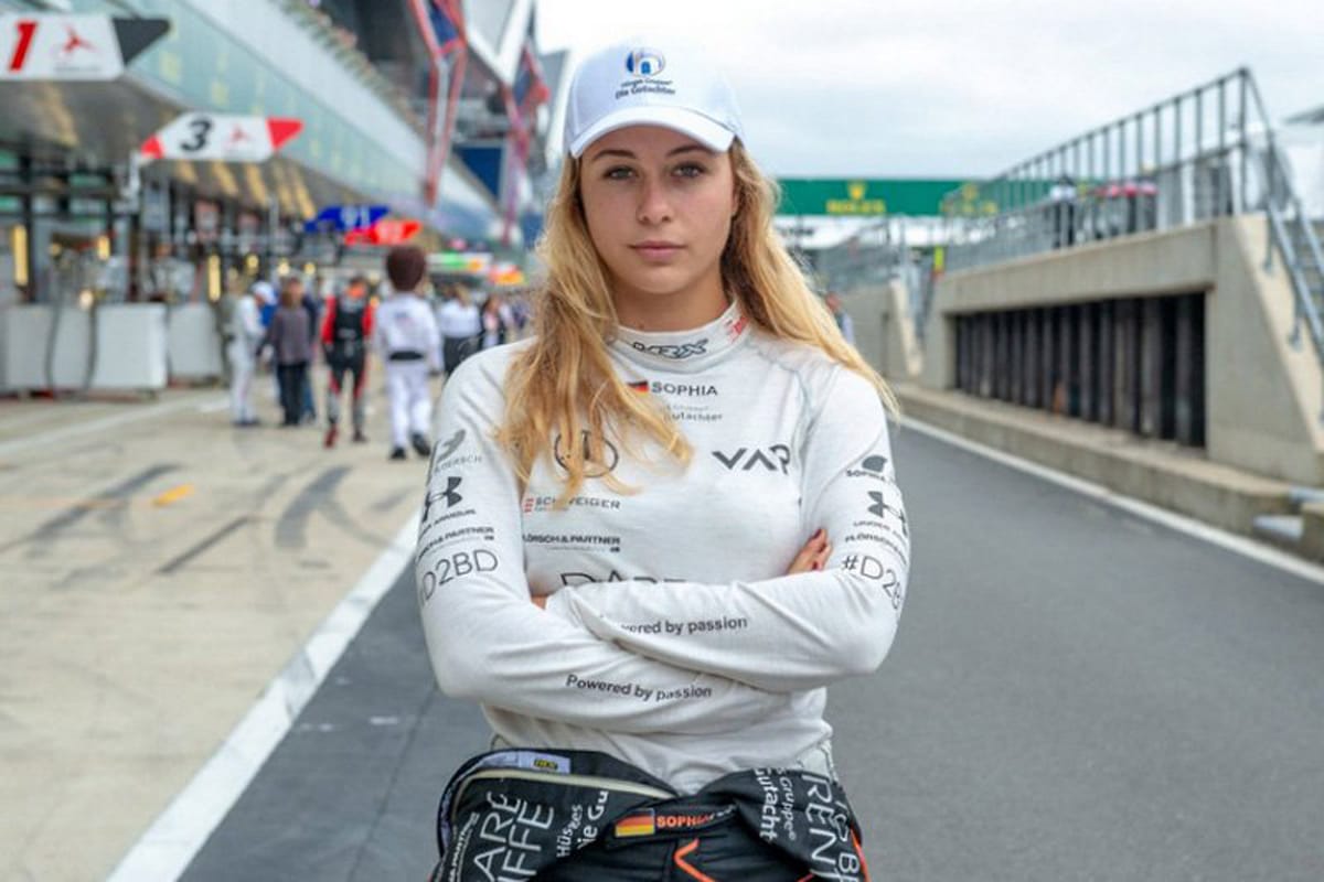 【マカオGP】 ソフィア・フローシュの手術が成功、麻痺の恐れもなし