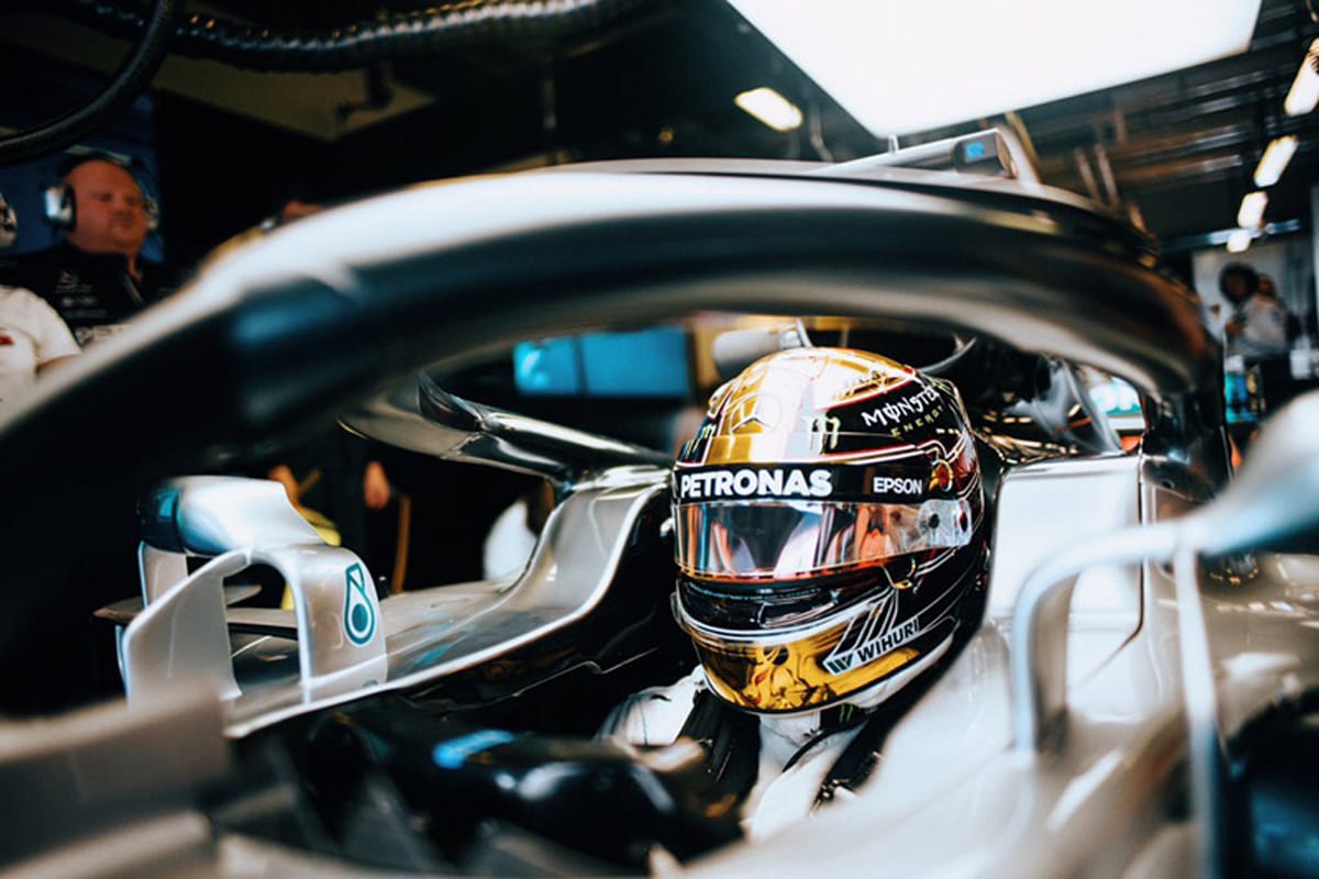 ルイス・ハミルトン、F1アブダビGPに黄金のヘルメットを用意