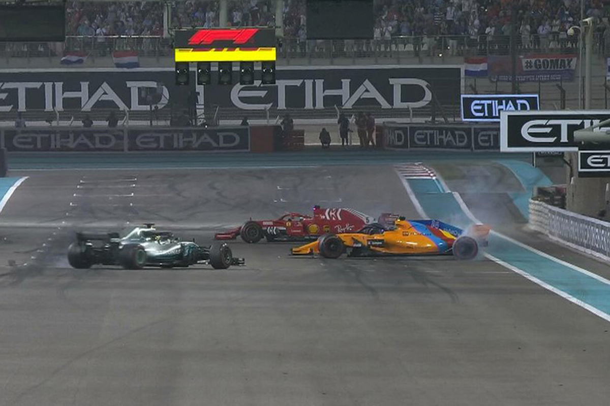 【動画】 3人のF1ワールドチャンピオンがドーナツターンで競演