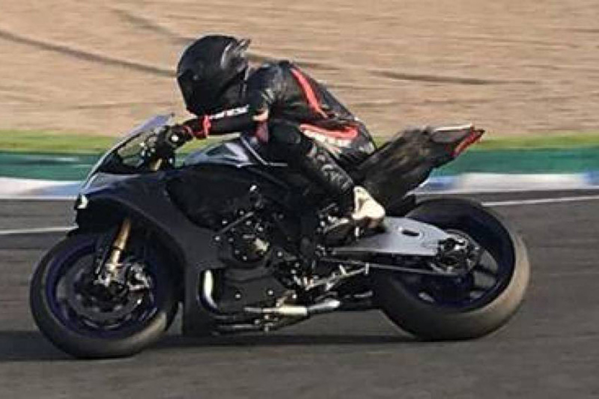 ルイス・ハミルトン、スーパーバイクのテスト走行で転倒も怪我はなし