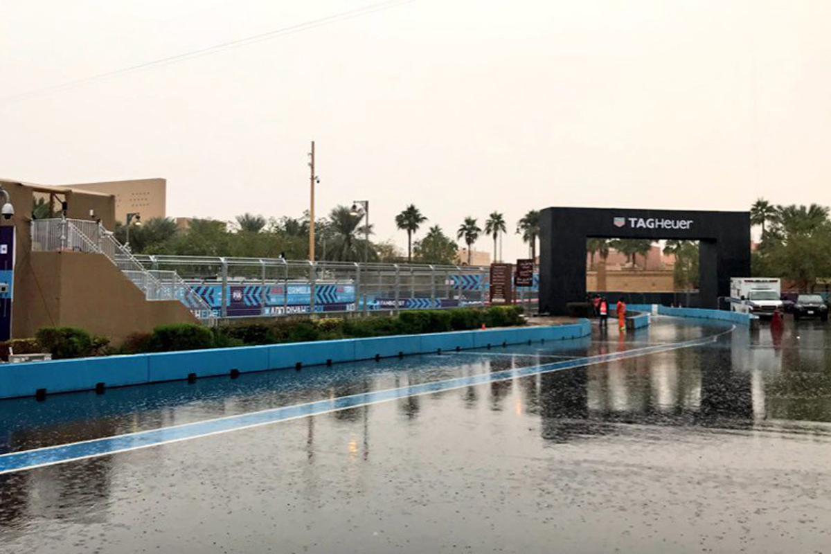 フォーミュラE 開幕戦 | 雨天で両方プラクティスがキャンセル
