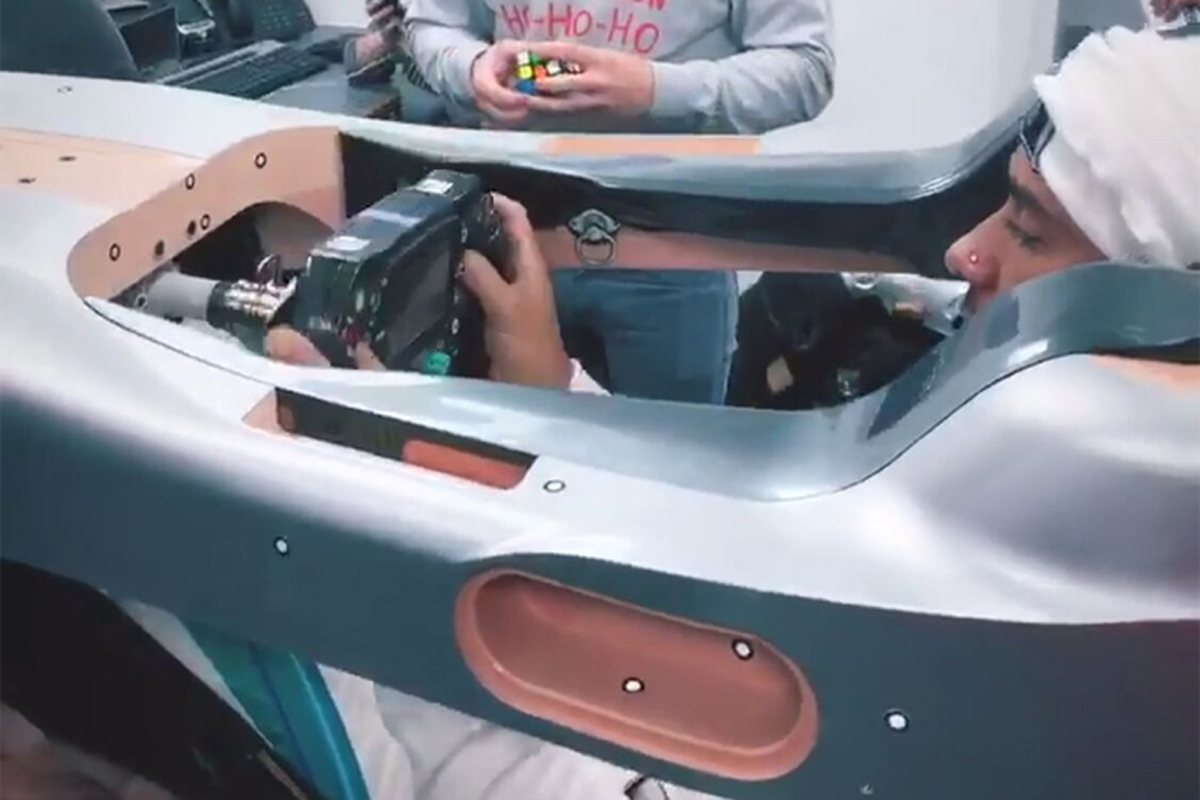 ルイス・ハミルトン、メルセデスの2019年F1マシンでシート合わせ