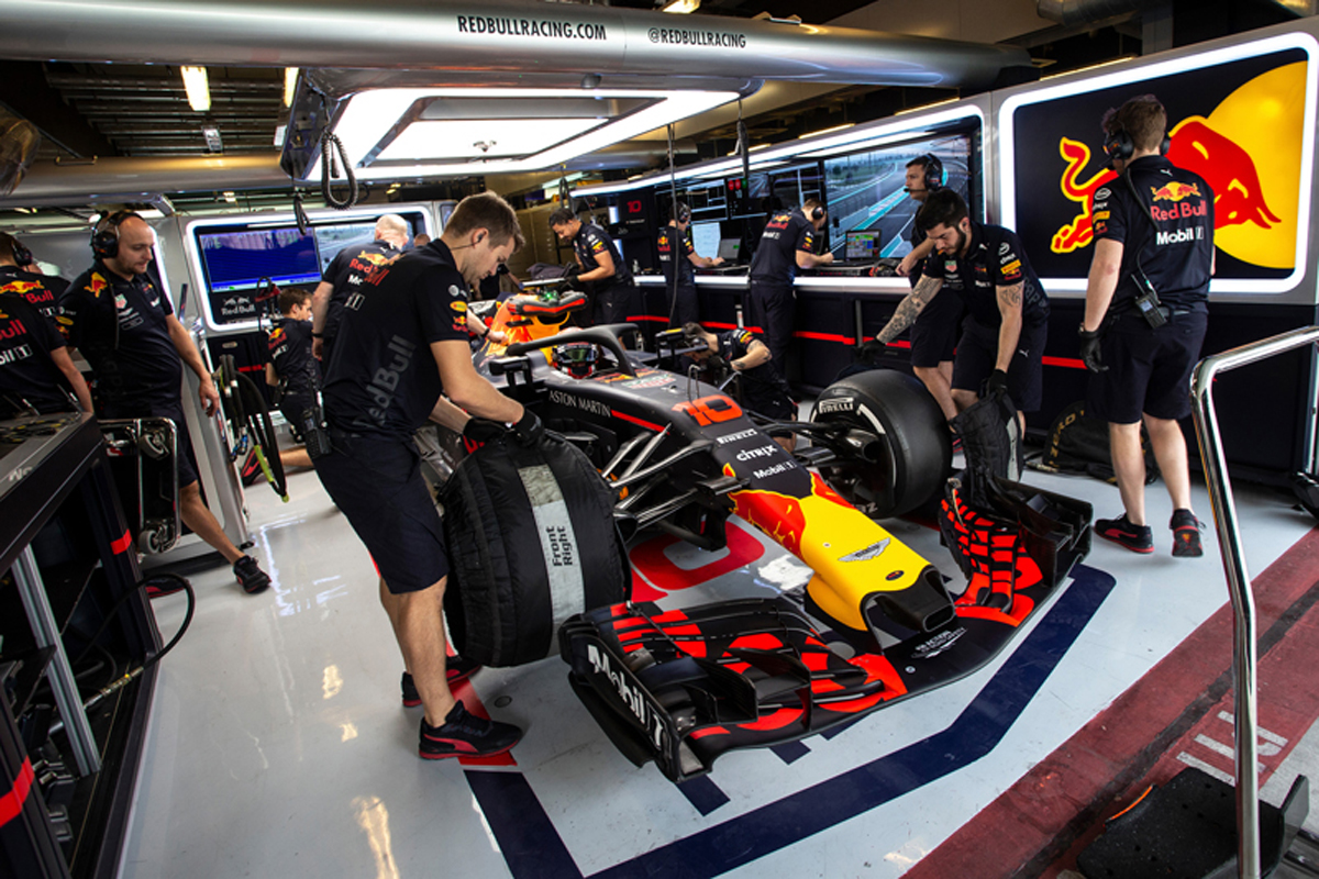 レッドブル、2019年カラーのF1マシンでモースポフェスでデモ走行
