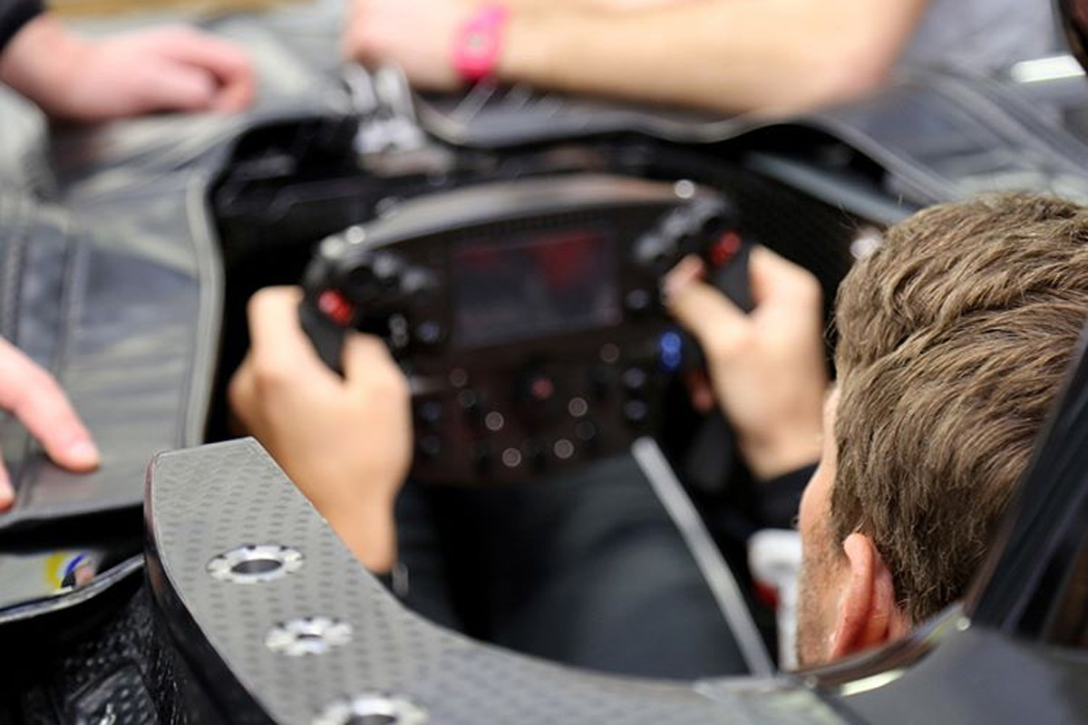 ロマン・グロージャン、ハースの2019年F1マシンでシート合わせを実施