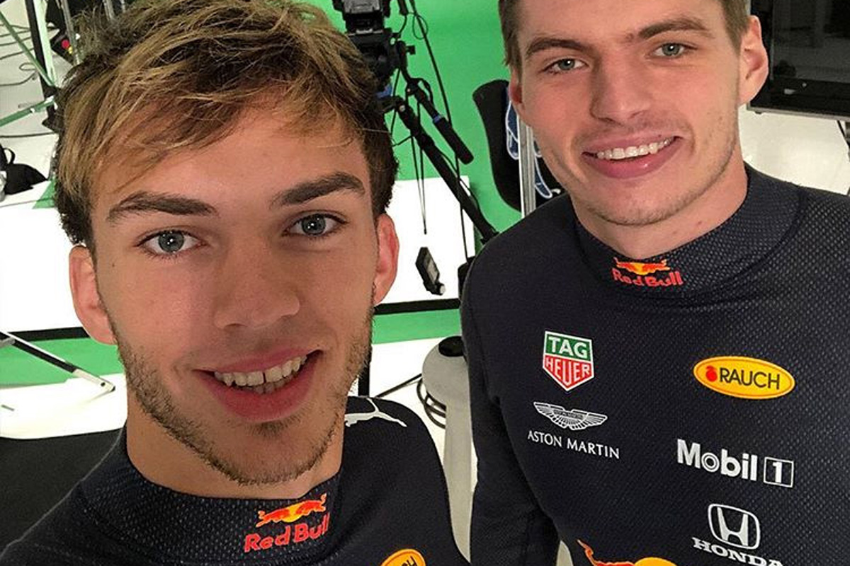 フェルスタッペン＆ガスリー、ホンダのロゴ入りウエアでスタジオ撮影