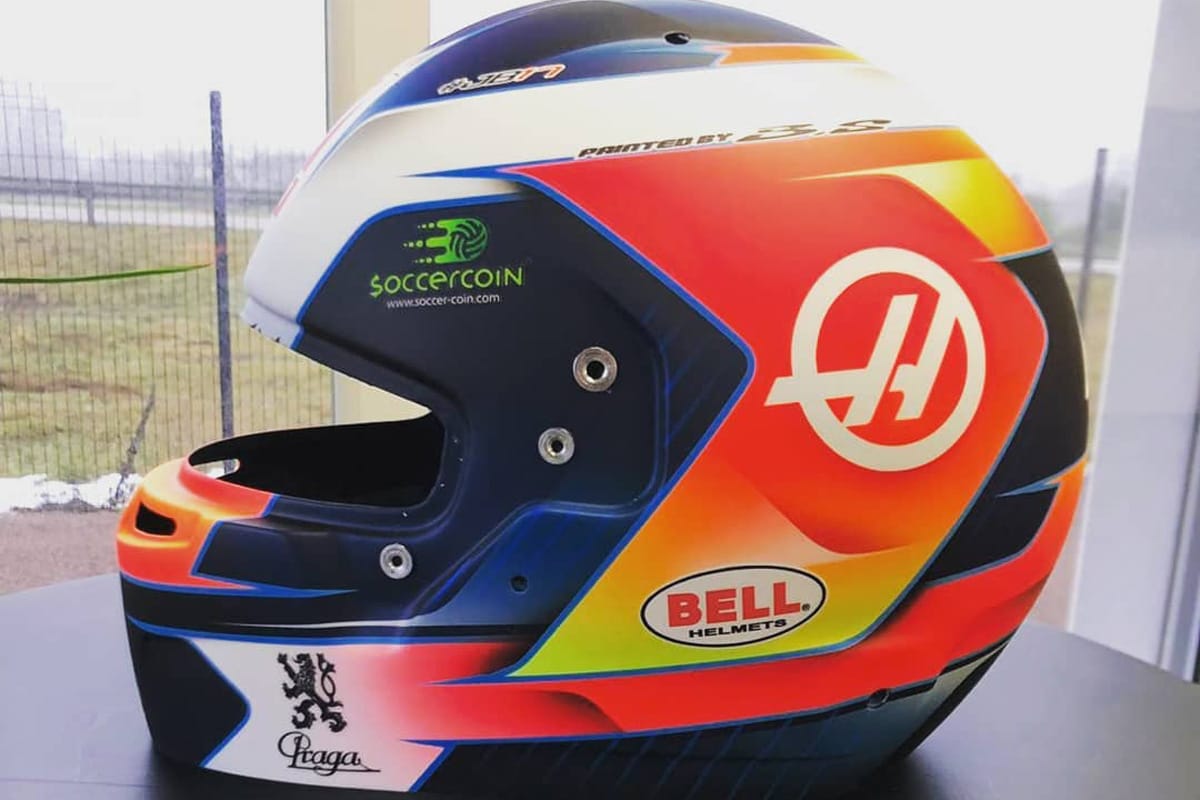 ロマン・グロージャン、2019年のF1ヘルメットを公開