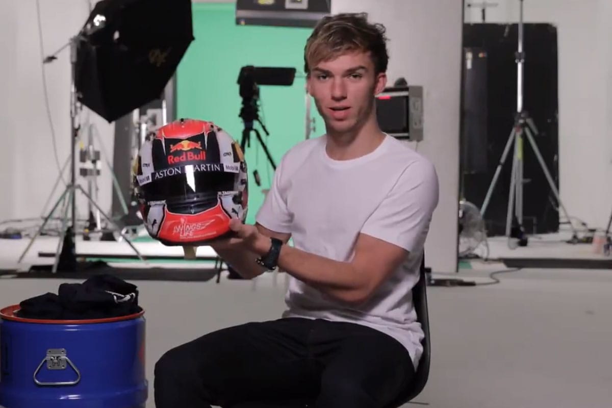 ピエール・ガスリー、レッドブル・ホンダ仕様のヘルメットを披露