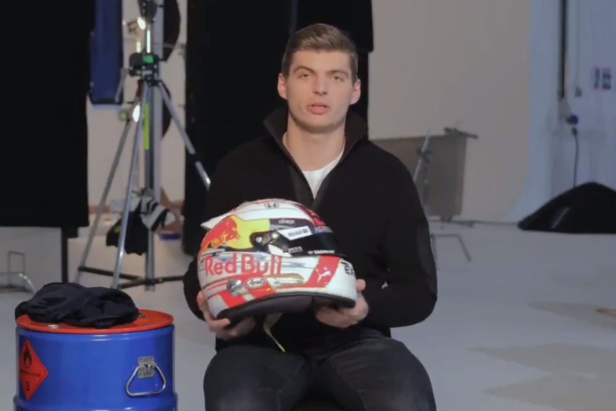 マックス・フェルスタッペン、レッドブル・ホンダ仕様のヘルメットを披露