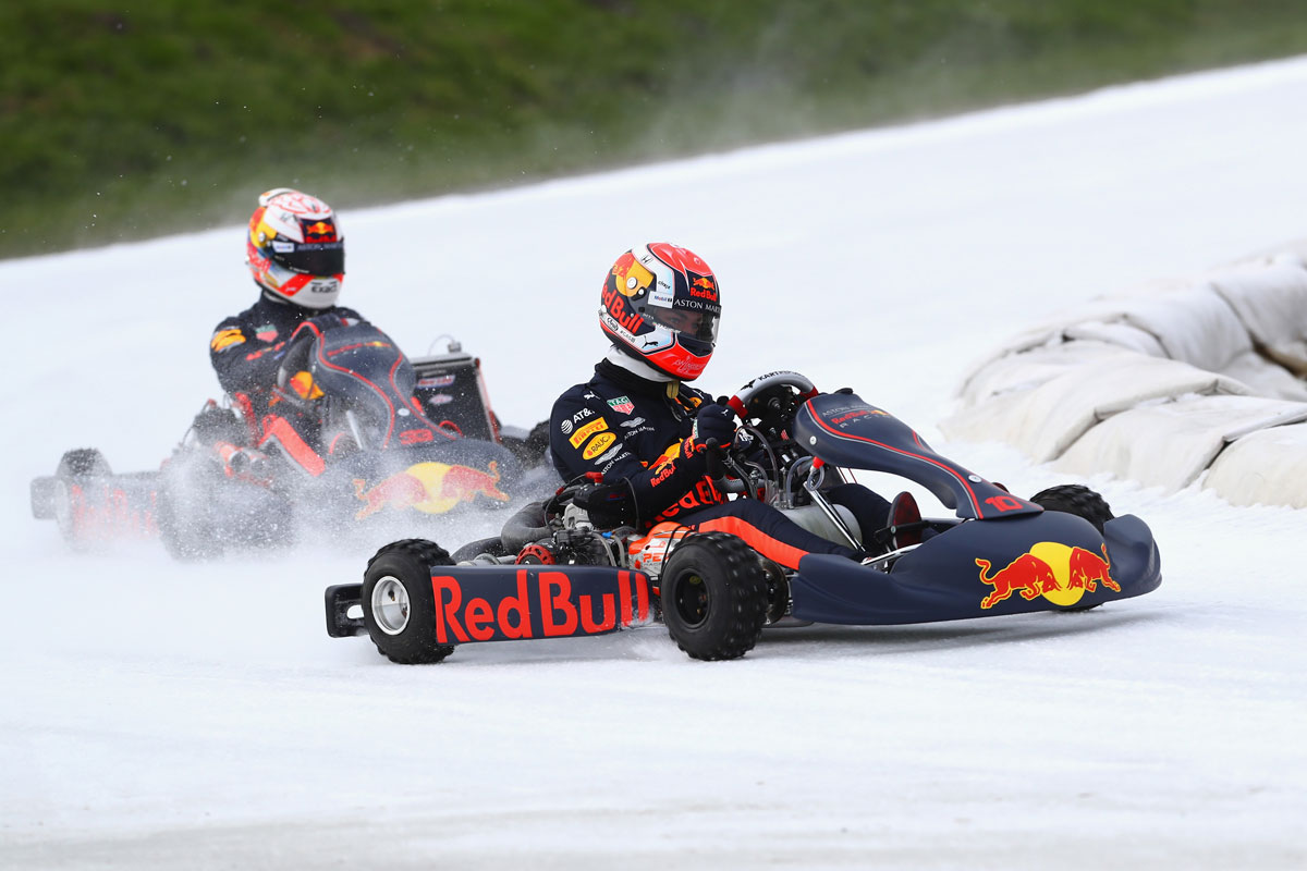 【動画】 レッドブルF1のフェルスタッペンとガスリーが氷上カート対決