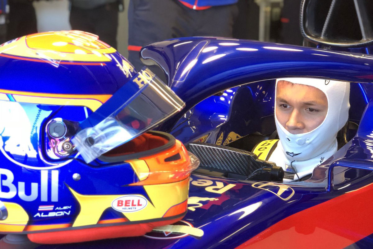 アレクサンダー・アルボン、トロロッソ・ホンダ STR14でF1マシン初走行