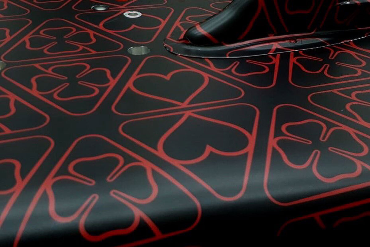 アルファロメオ・レーシング、特別カラーのF1マシンの画像を一部公開