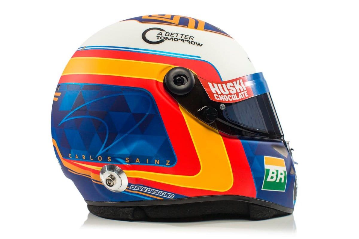 カルロス・サインツ、2019年のF1ヘルメットを公開