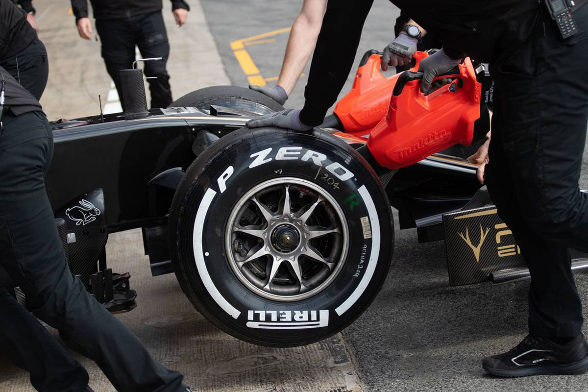 ピレリ、2019年のF1プレシーズンテストでのタイヤ不足を否定