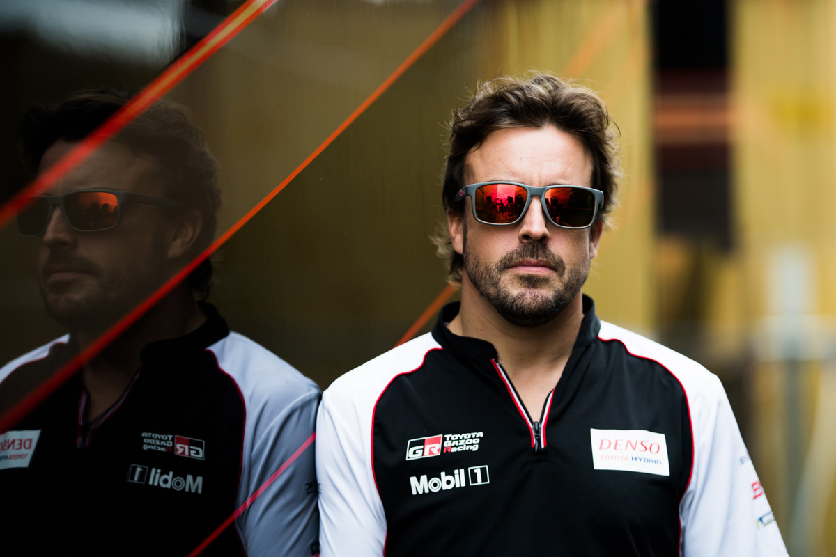 フェルナンド・アロンソ、F1公式サイトのツイートに反論