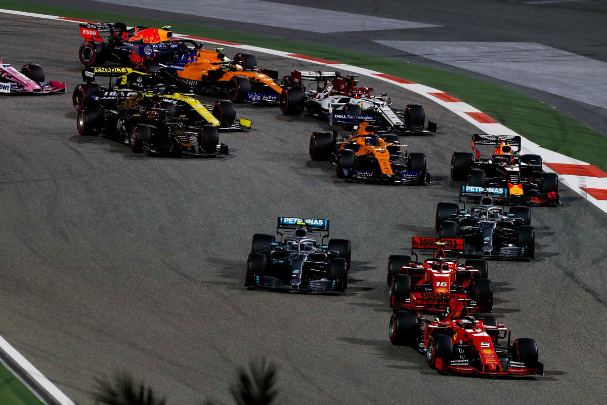 F1バーレーンGP 結果:波乱のレースをルイス・ハミルトンが制す