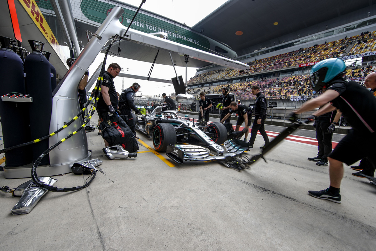 メルセデス、F1中国GPに持ち込んだ新型フロントウイングに物言い