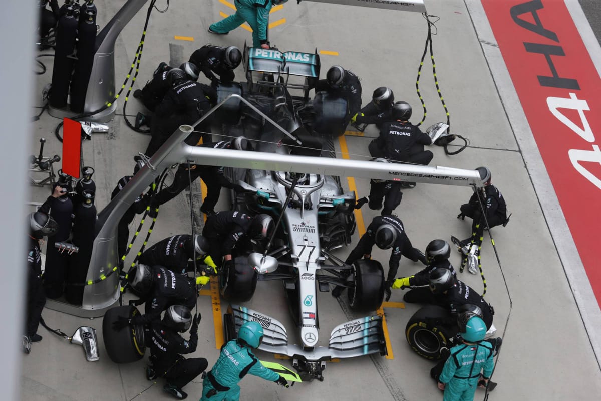 メルセデス、F1中国GPでのダブルストップはトト・ヴォルフのひらめき