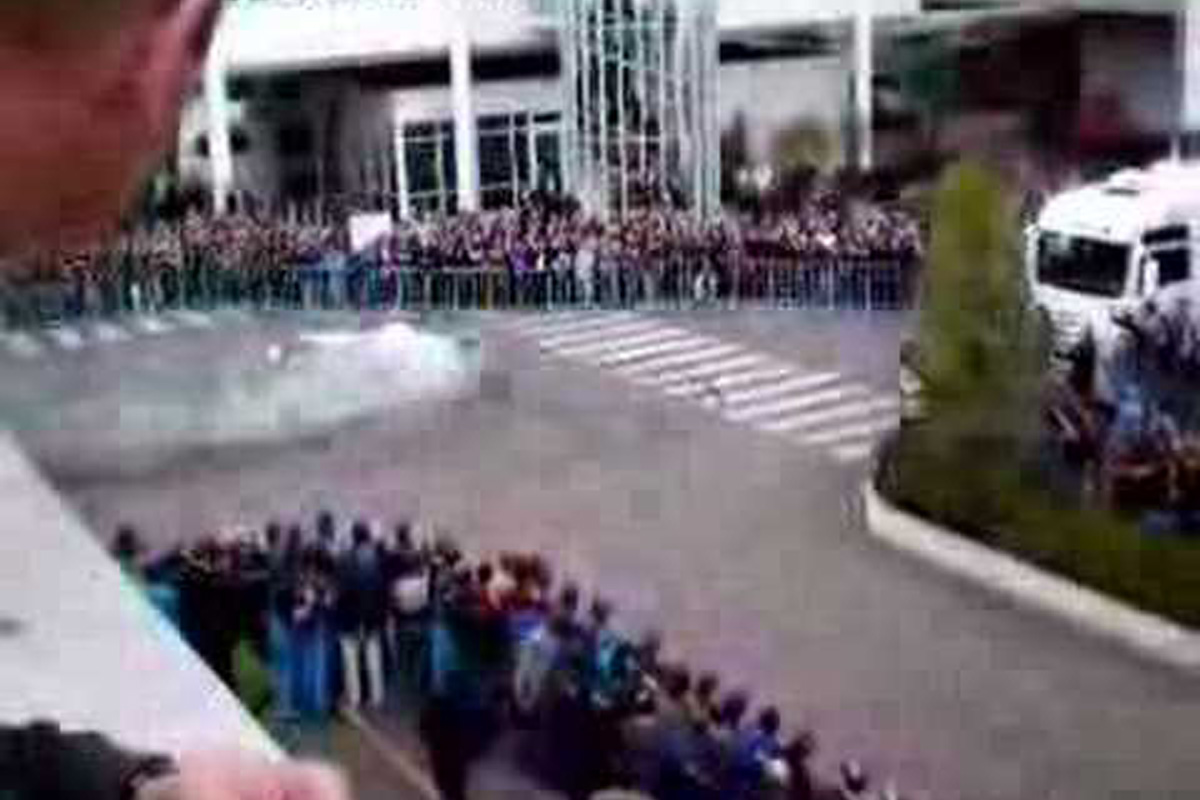 【動画】 BMW F1デモ走行 〜ニック・ハイドフェルドの失敗〜