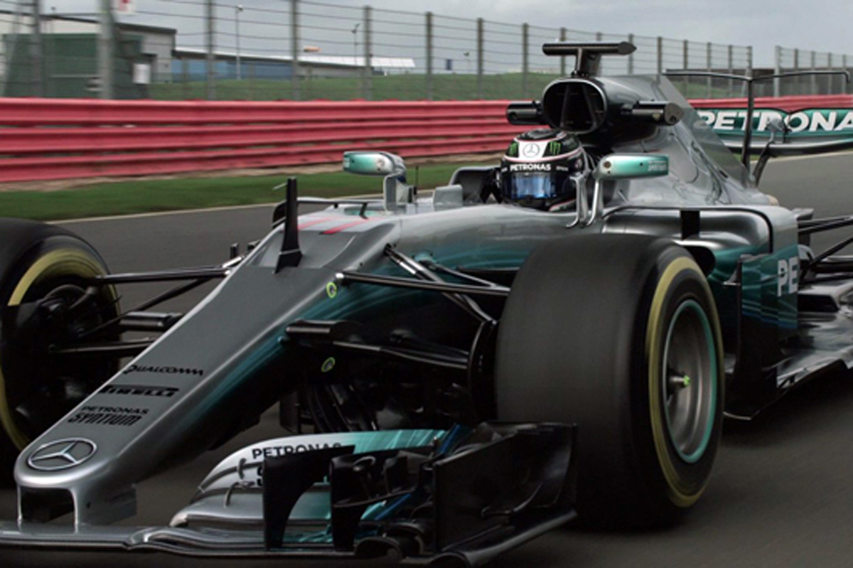【動画】 メルセデス W08 新車発表会&シェイクダウン