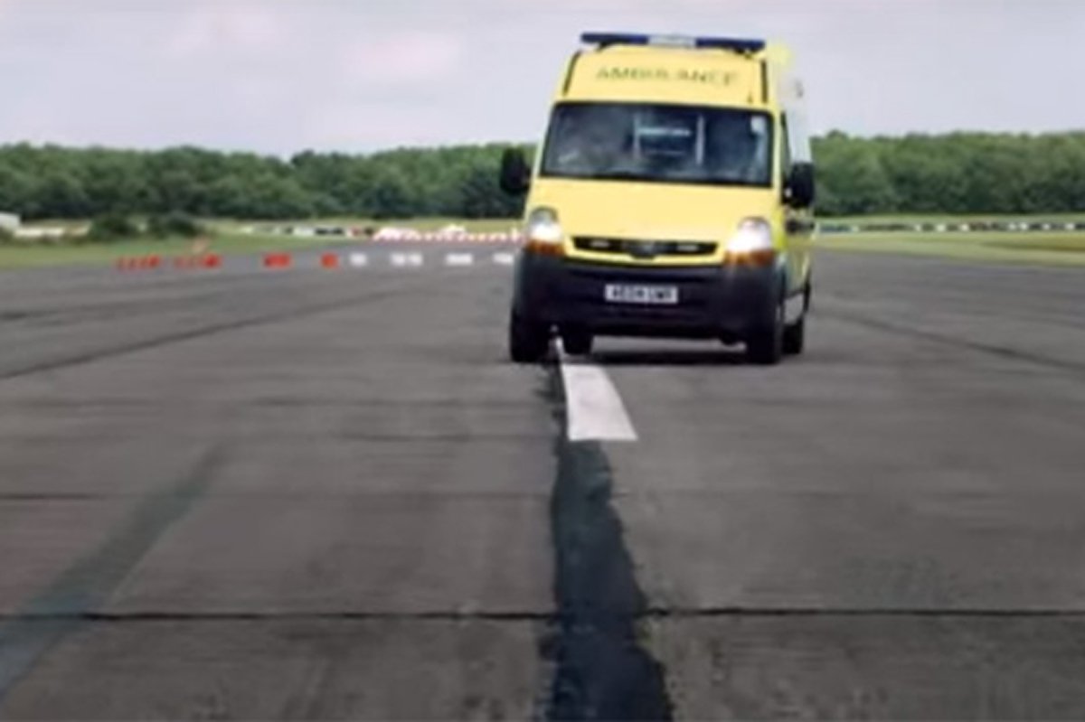 【動画】 セバスチャン・ベッテル、救急車でタイムアタック