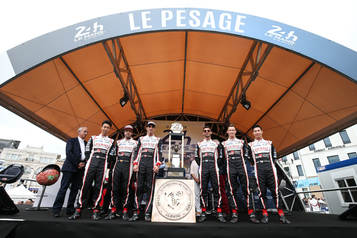 ル・マン24時間 | トヨタ、前年度の優勝チームとして公開車検に登場