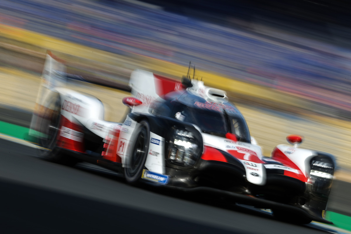ル・マン24時間 | トヨタ7号車に2連続パンクで8号車が首位 / 残り1時間