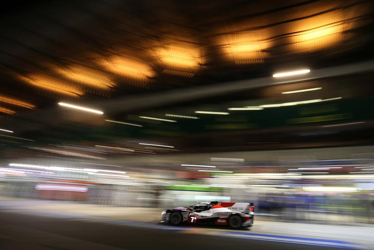 ル・マン24時間 | トヨタの2台による首位争いは夜間も続く / 9時間経過