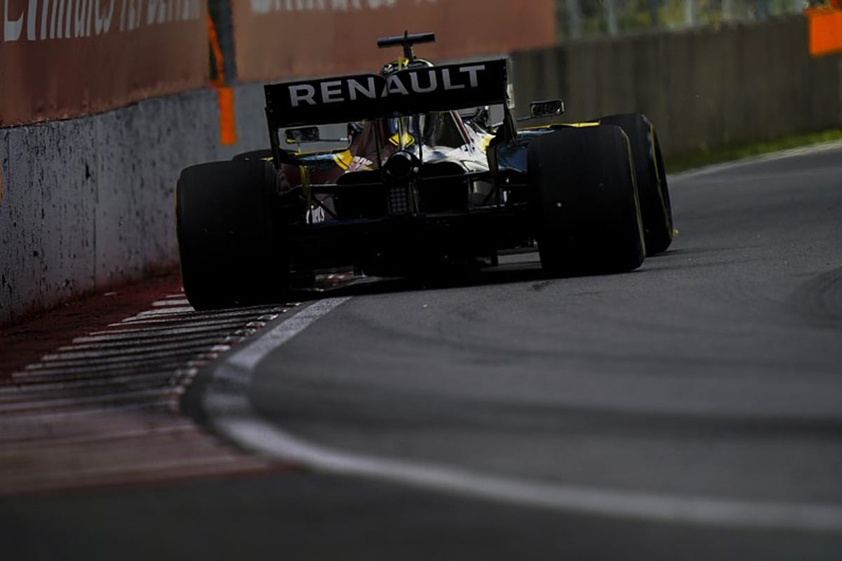 ルノー、ダニエル・リカルドに“スペックB”F1エンジンを独占投入