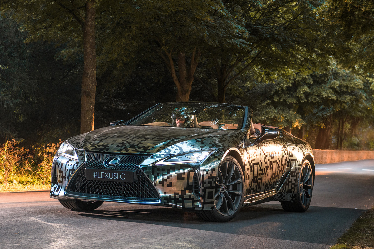 レクサス、LCコンバーチブルモデルの試作車を英国で初披露