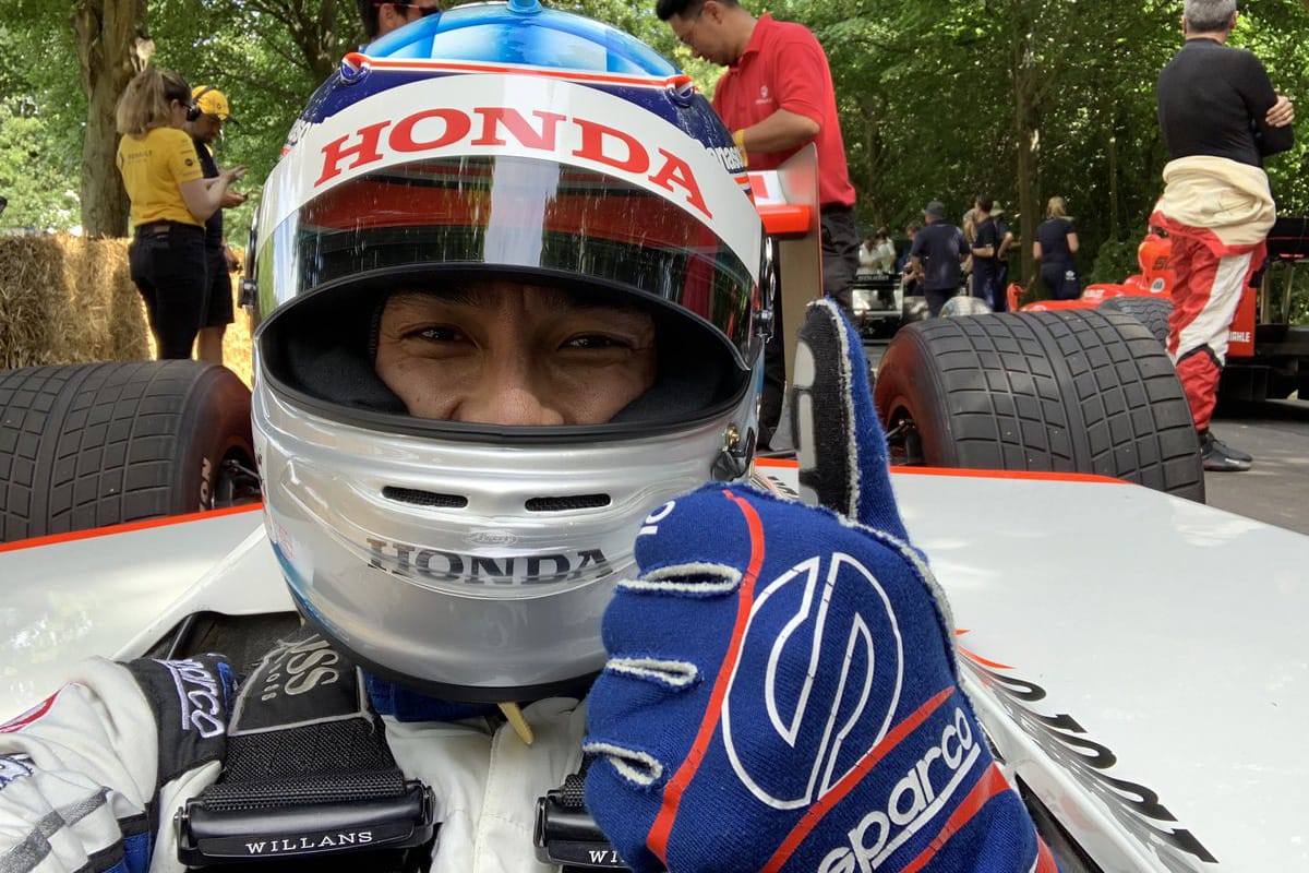 佐藤琢磨、アイルトン・セナのマクラーレン・ホンダ MP4/4で走行