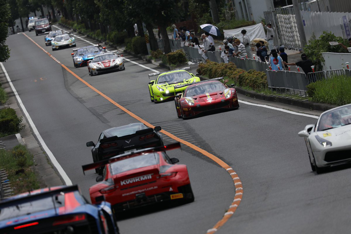 【動画】 鈴鹿10時間レースに参戦する35台のGT3マシンが公道走行