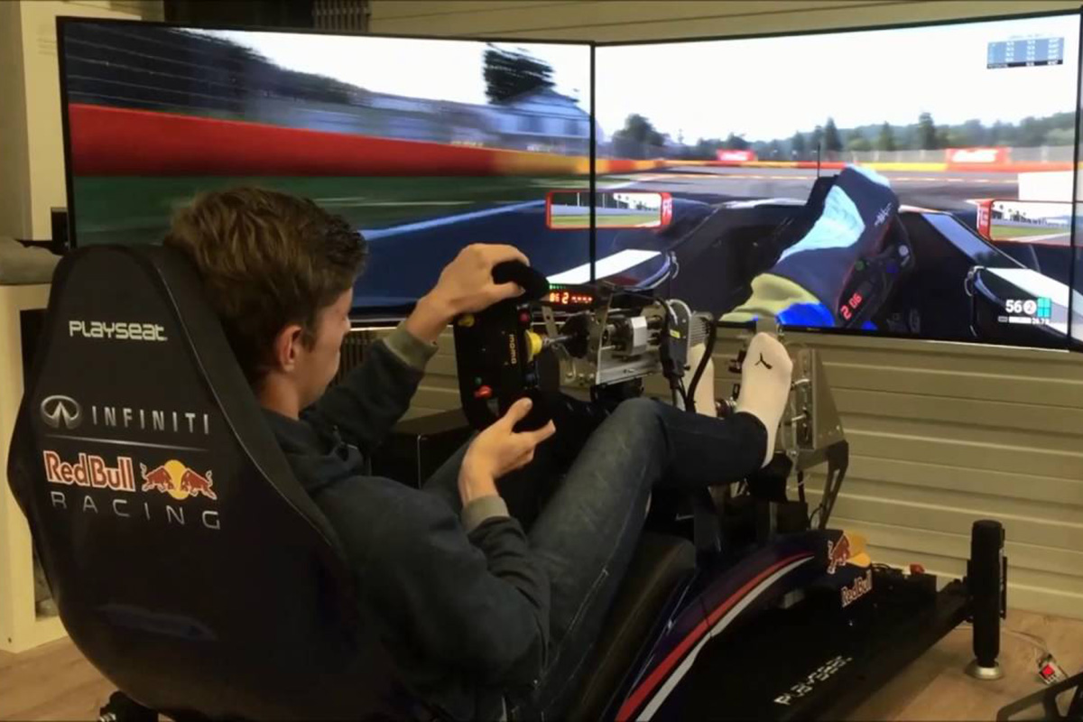 フェルスタッペン、F1ハンガリーGP後に深夜までノリスとゲーム対決