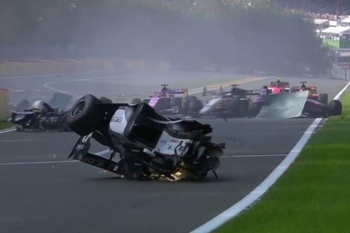 F2 ベルギー大会 レース1 | 大クラッシュが発生して中止が決定