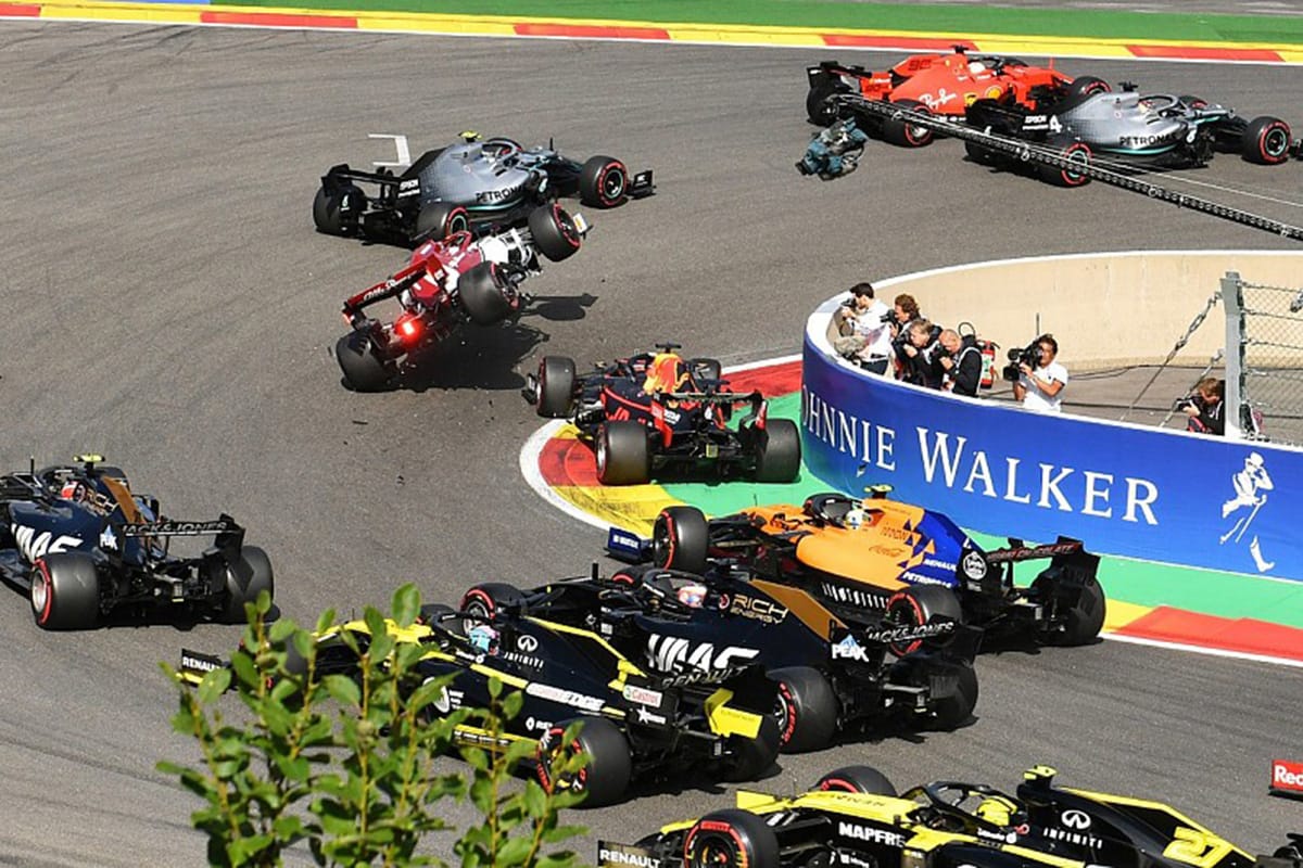 アルファロメオF1代表、フェルスタッペンの動きを批判「馬鹿げている」