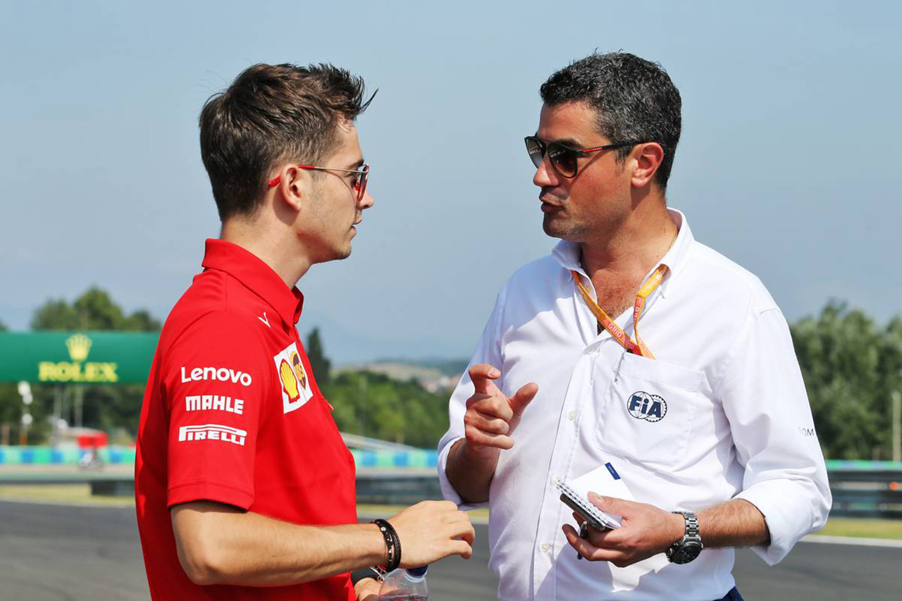 F1レースディレクター 「黒白旗は危険なドライビングの抑止力になっている」