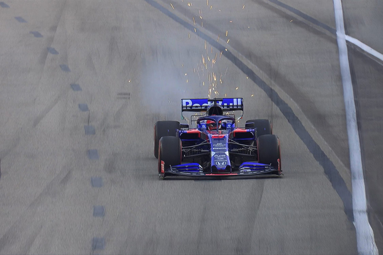 ホンダF1、白煙を上げたダニール・クビアトのパワーユニットを交換