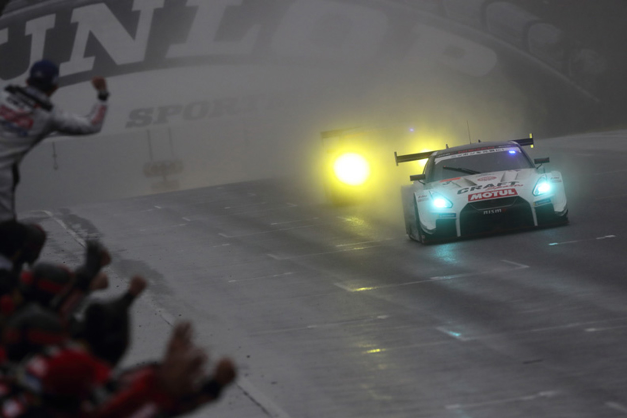 SUPER GT 第7戦 結果 | CRAFTSPORTS MOTUL GT-Rが嬉しい初優勝