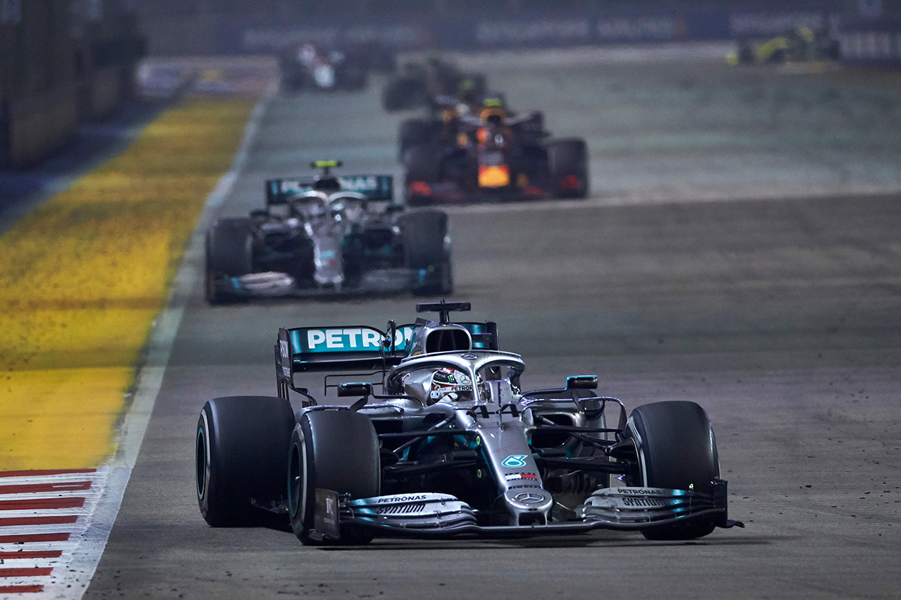 メルセデス、戦略ミスが響き表彰台圏外 / F1シンガポールGP