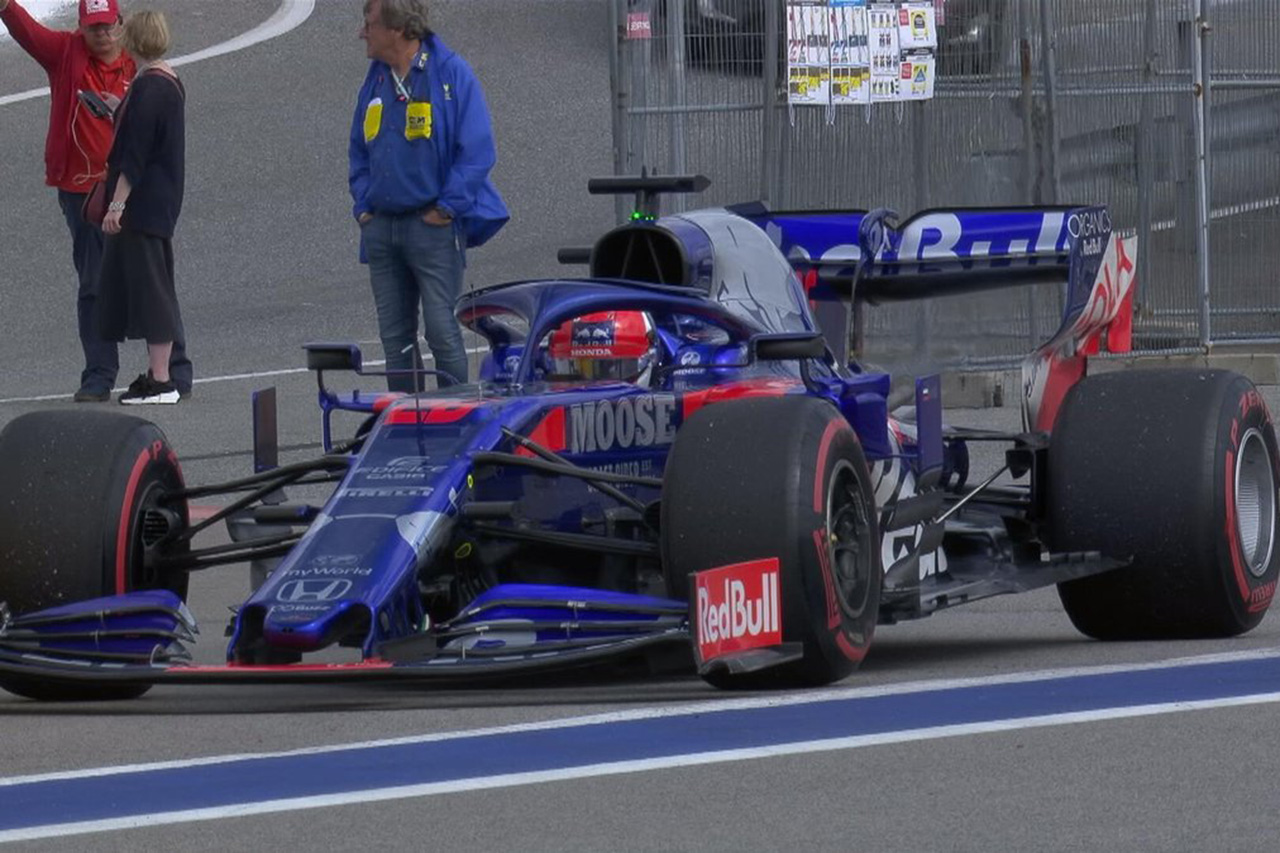 ダニール・クビアト、またもマシントラブルでストップ / F1ロシアGP