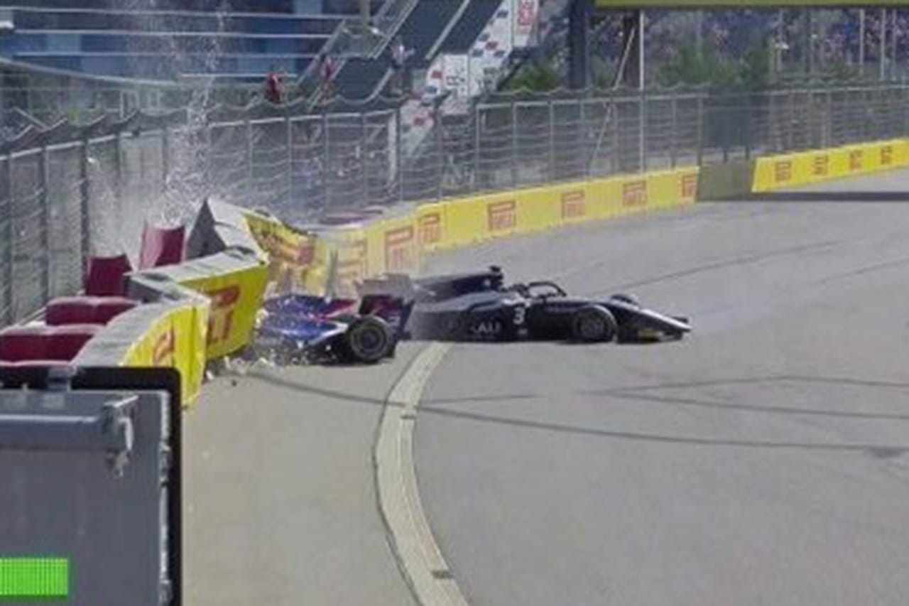 松下信治、F2ロシア大会のレース2で大クラッシュに巻き込まれ病院へ搬送