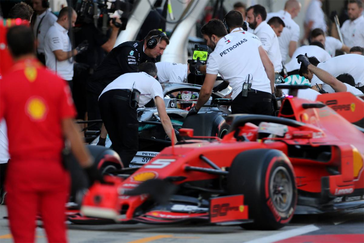 フェラーリ 「メルセデスがミディアムスタートを選択したのは驚き」
